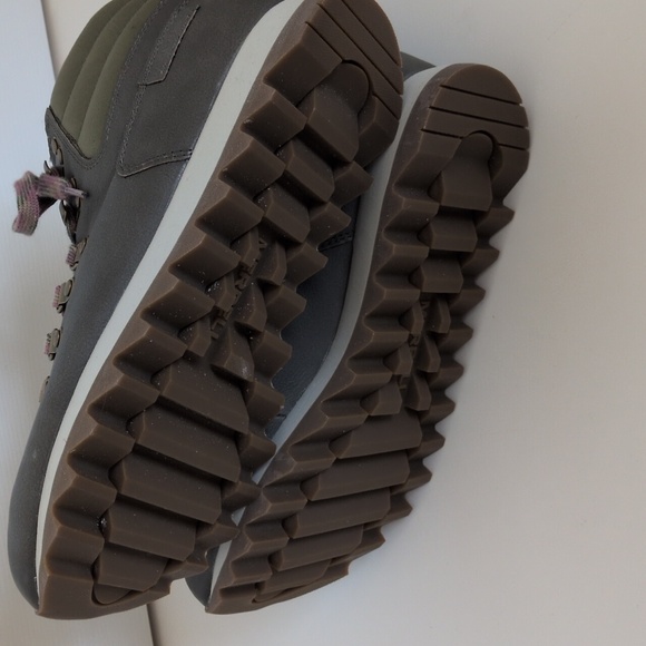 NWOT Merrell Alpine Hiking Boot - Olive - 9 - Picture 8 of 9